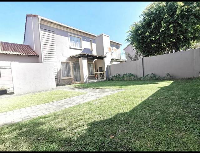 2 BEDROOM TOWNHOUSE FOR SALE IN HALFWAY GARDENS